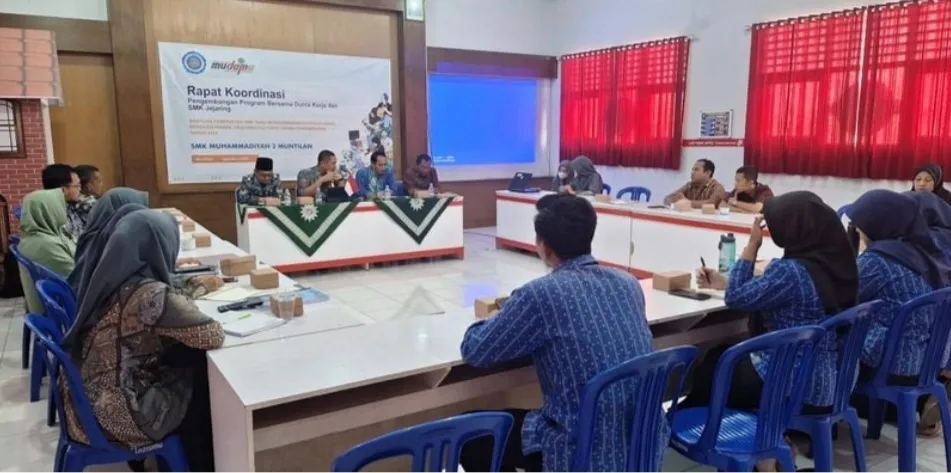 Belajar Berbasis Industri Melalui Teaching Factory